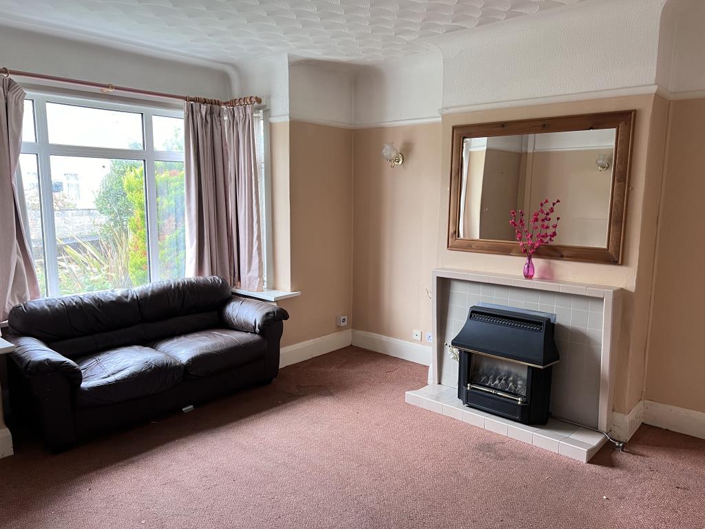 Lot: 75 - SEMI-DETACHED HOUSE WITH POTENTIAL - Living room with fireplace and bay window